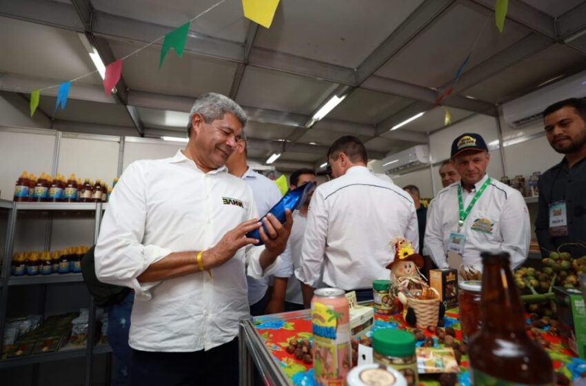  Governador visita primeiro dia da Bahia Farm Show, em Luís Eduardo Magalhães, e lança nova etapa do programa de agricultura de baixo carbono