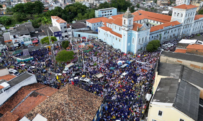  Turistas participam do cortejo e aprendem sobre a história do 2 de Julho