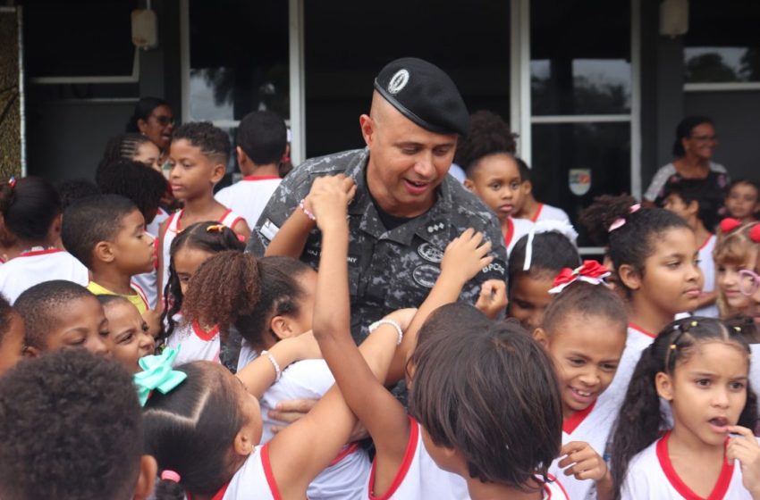  Polícia de Choque amplia aproximação com a sociedade e recebe visitas de estudantes