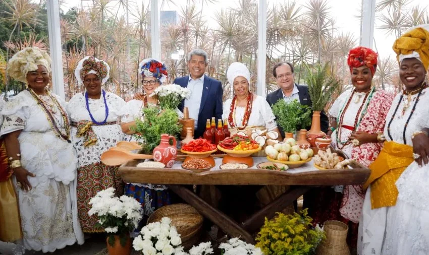  Baianas de acarajé e de receptivo recebem certificado de capacitação do Governo do Estado