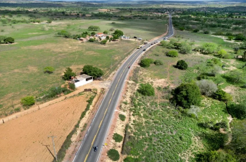  Moradores de Água Fria comemoram entrega de pavimentação, reforma de escola e novos investimentos em infraestrutura e saneamento básico