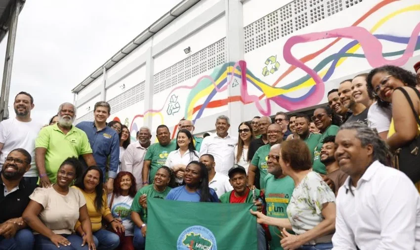  Catadores de material reciclável ganham primeiro galpão de triagem em Salvador