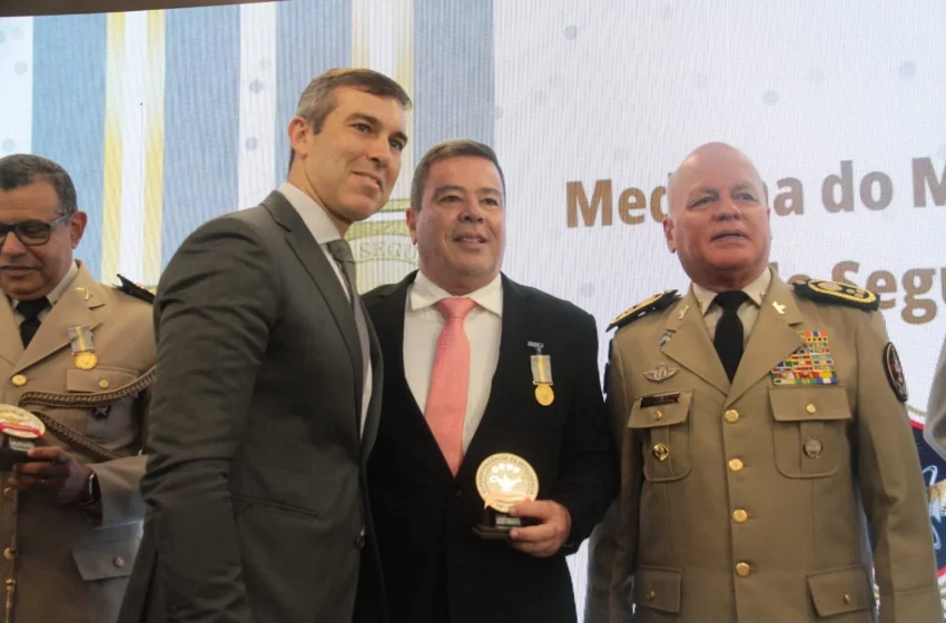  60 profissionais são agraciados com a Medalha do Mérito da Inteligência de Segurança Pública