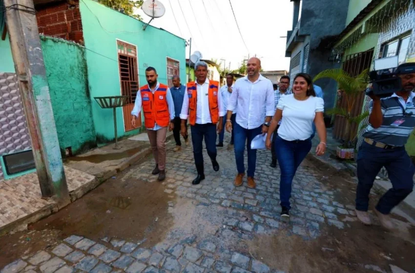  Governador sobrevoa e visita municípios do sul da Bahia afetados pelas chuvas e garante ações de apoio e reestruturação