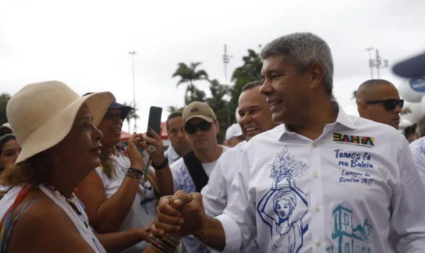  “Dia de agradecer e pedir pela paz no mundo, e que o Senhor do Bonfim nos acompanhe ao longo do ano”, declara governador no início do cortejo da Lavagem