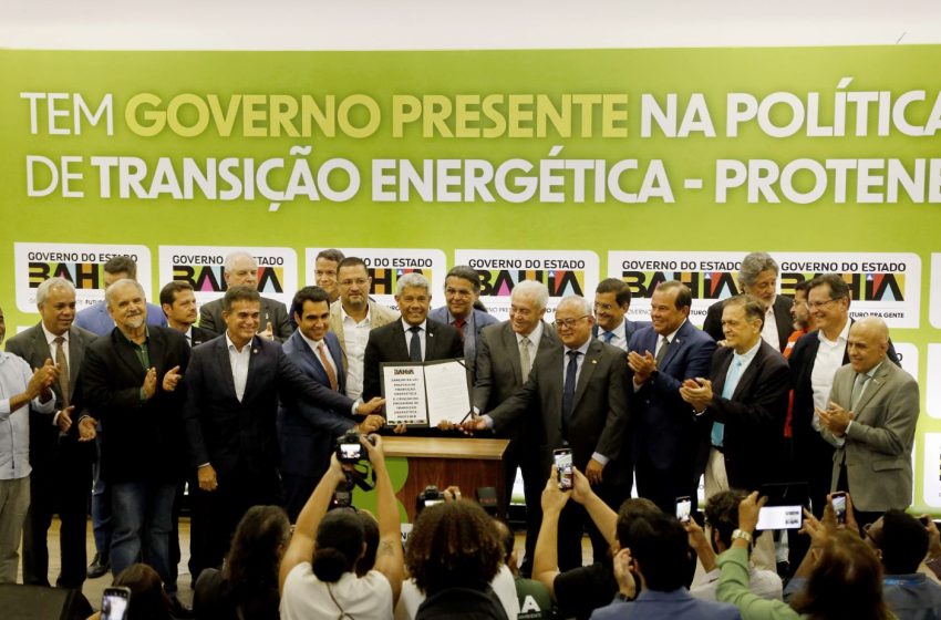  “O mundo está preocupado com isso e a Bahia não ficará para trás”, afirma Jerônimo Rodrigues ao sancionar lei estadual de transição energética