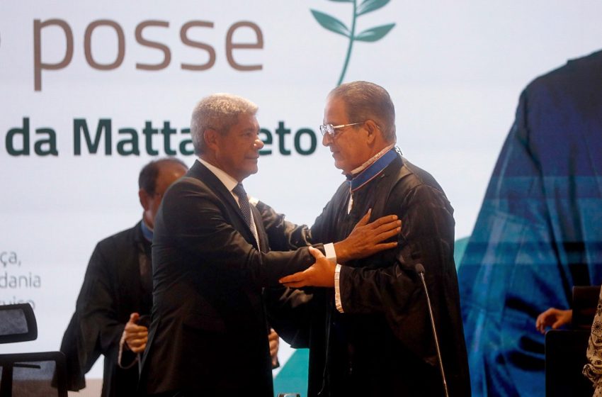  Jerônimo Rodrigues prestigia posse do presidente do TRE-BA