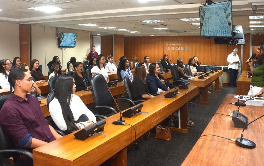  Programa A Escola e o Legislativo recebeu mais de 100 estudantes na última semana