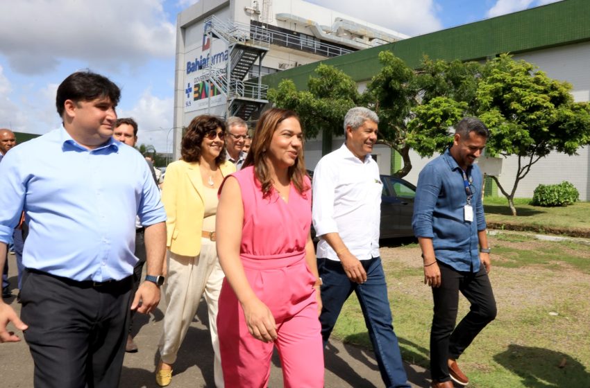  Governador realiza visita técnica à sede da Bahiafarma; estado vai avançar na produção de testes rápidos
