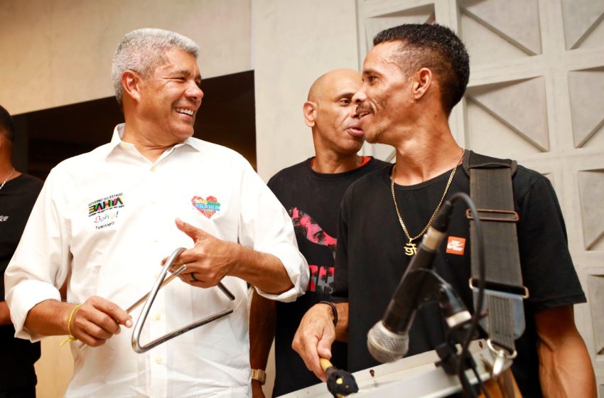  Em Ipirá, governador prestigia a tradicional festa do São João e anuncia investimentos para o esporte do município