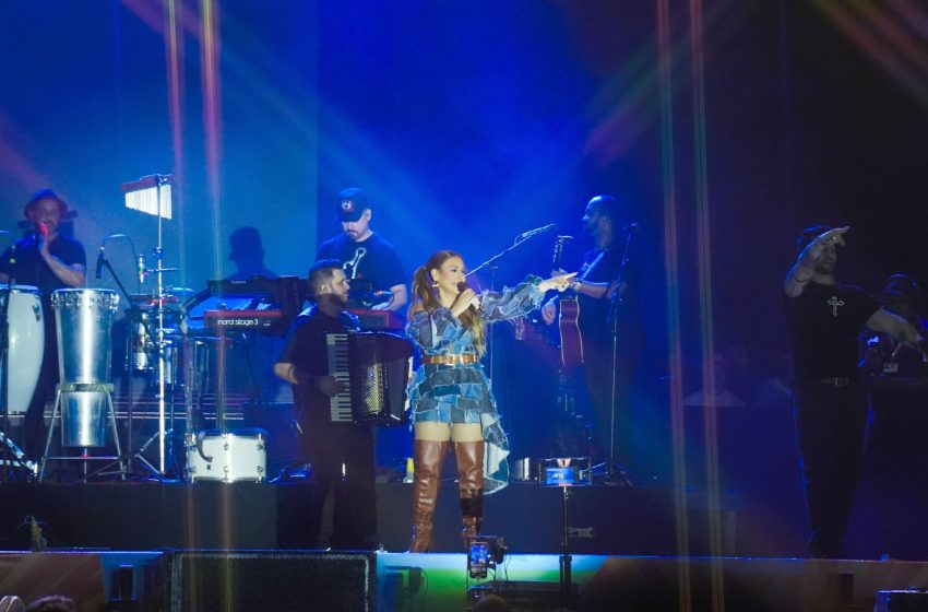  Simone Mendes leva sertanejo romântico ao palco do Parque de Exposições, em Salvador