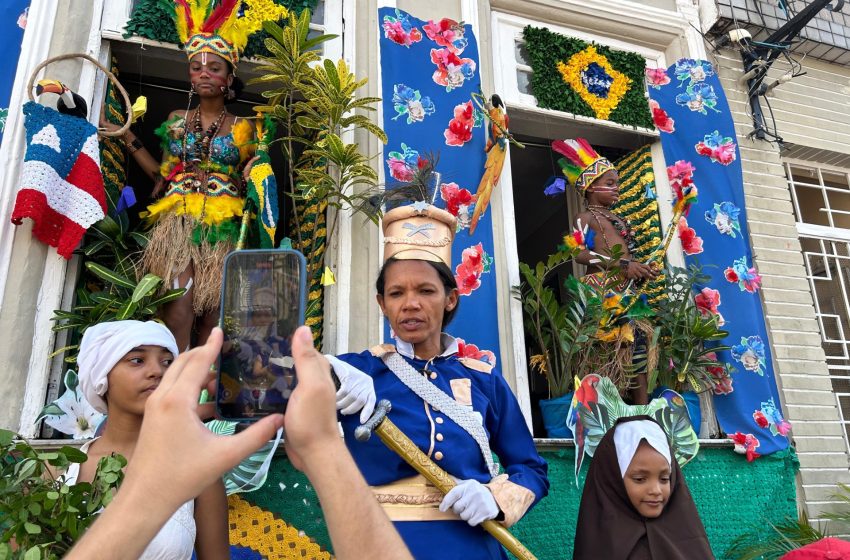  Desfile do Dois de Julho ganha força como atração turística da Bahia