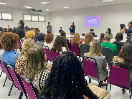  Curso sobre prevenção e enfrentamento à violência política de gênero e raça é realizado em Salvador