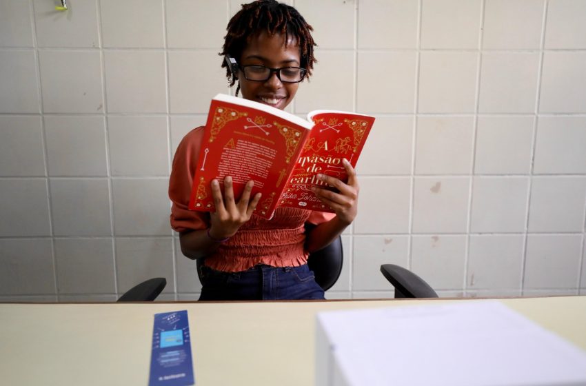  Estudantes com deficiência visual da rede estadual são beneficiados com 174 óculos inteligentes