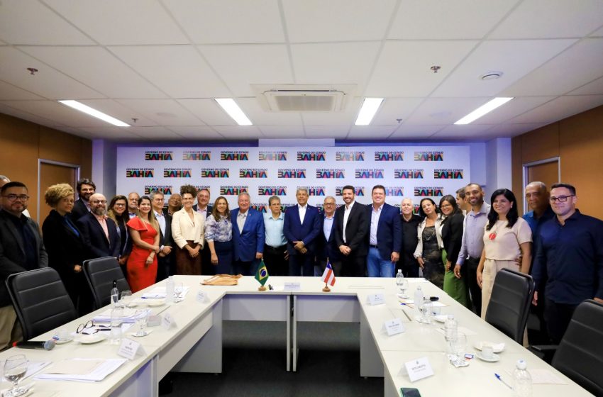 Governador recebe prefeito de Jussiape e discute investimentos no município