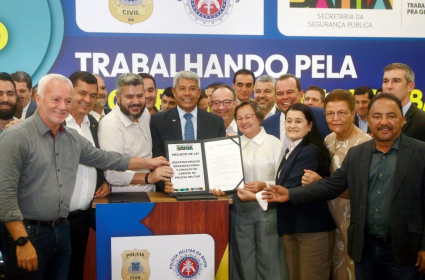  Governador entrega novas viaturas e assina projetos de lei que reestruturam a organização da segurança pública na Bahia