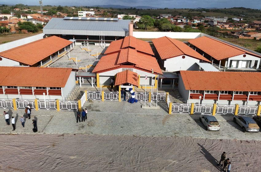  Escola Municipal com investimento de R$ 7,2 milhões do Estado leva ensino integral para povoado de Pedro Alexandre