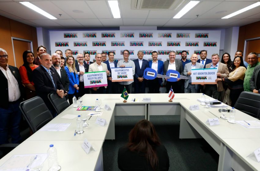  Queimadas recebe equipamentos e veículos para saúde durante reunião de apresentação de projetos entre Estado e Município