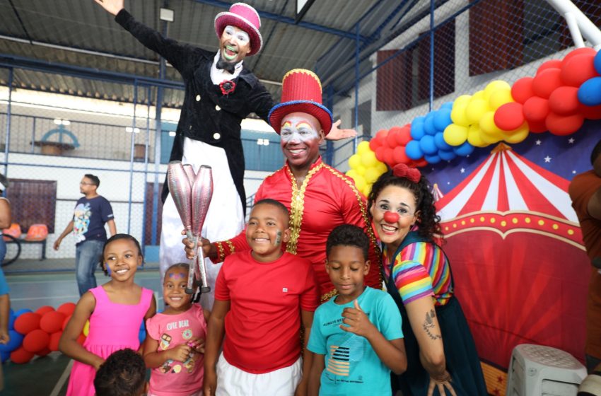  CTB leva Circo Picolino e alegria às comunidades do entorno do VLT no Subúrbio de Salvador