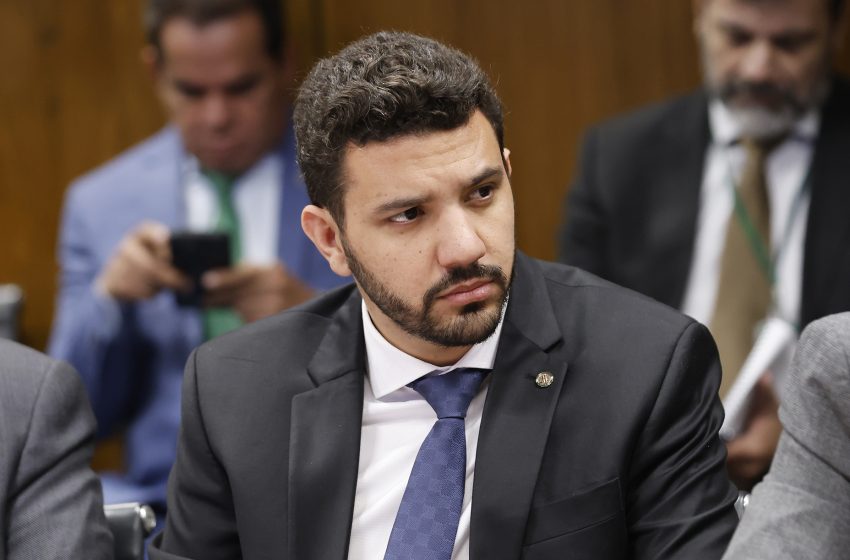  Neto Carletto é designado relator de projeto que garante transporte gratuito de bagagem de mão em voos