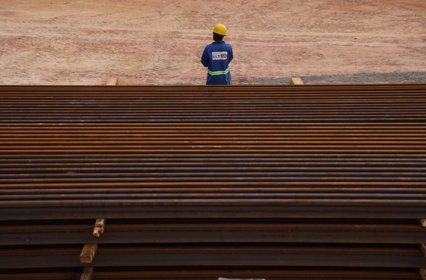  Chegada dos trilhos no Trecho 2 do VLT marca avanço das obras entre Paripe e Águas Claras