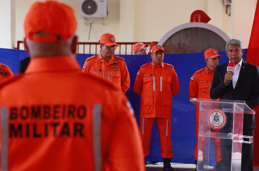 Governador participa de cerimônia em reconhecimento aos 49 bombeiros militares que atuaram nas enchentes do Rio Grande do Sul