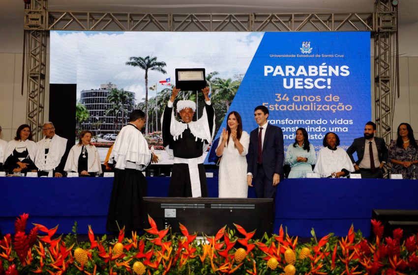  Jerônimo Rodrigues se torna primeiro governador da Bahia a receber título de Doutor Honoris Causa pela Uesc