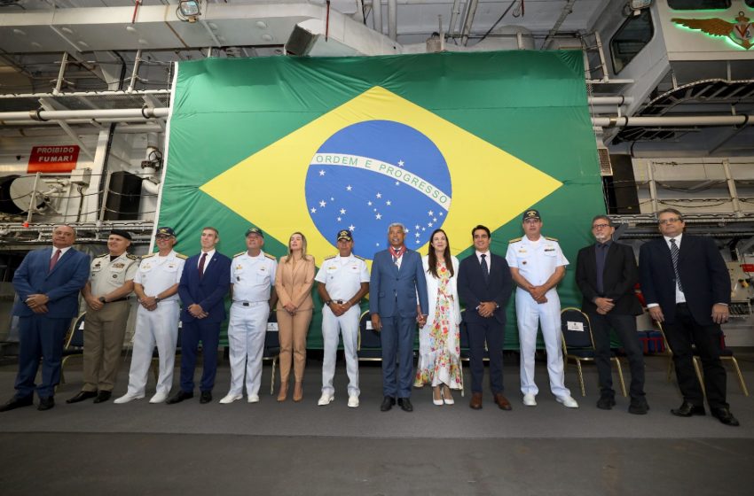  Governador Jerônimo Rodrigues recebe Medalha de Mérito Naval durante a Operação Aspirantex 2026