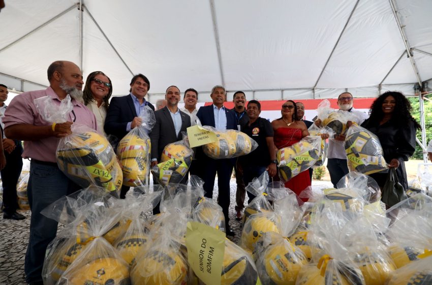 Estado entrega mais de 200 certificados, kits de proteção e bags para mototaxistas e motofretistas da Bahia