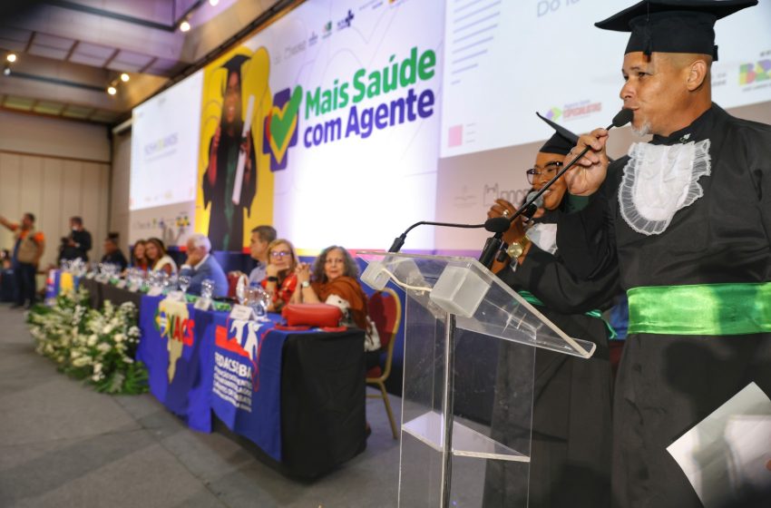 Bahia diploma mil agentes comunitários e de combate às endemias em cerimônia do Programa Mais Saúde com Agente