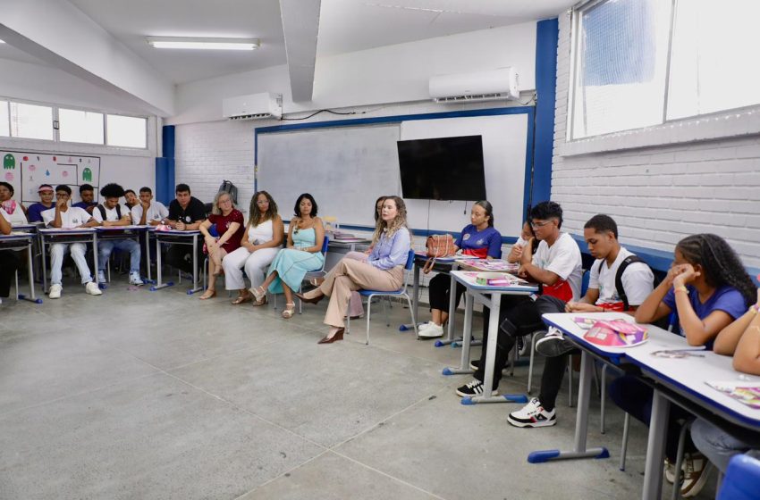  Dia M mobiliza escolas estaduais da Bahia com debates e ações de valorização das mulheres