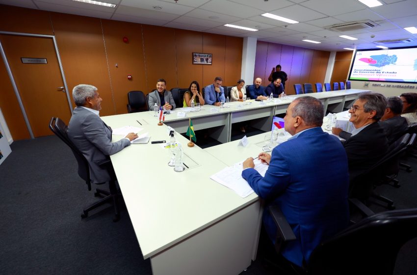  Governador recebe prefeito de Manoel Vitorino e discute investimentos para o município
