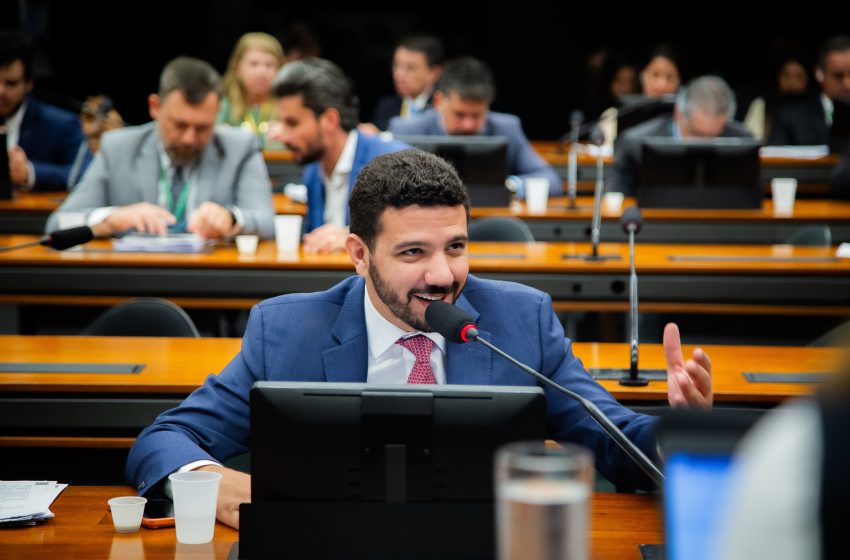  Neto Carletto denuncia crise no transporte público de Eunápolis durante reunião da Comissão de Viação e Transportes