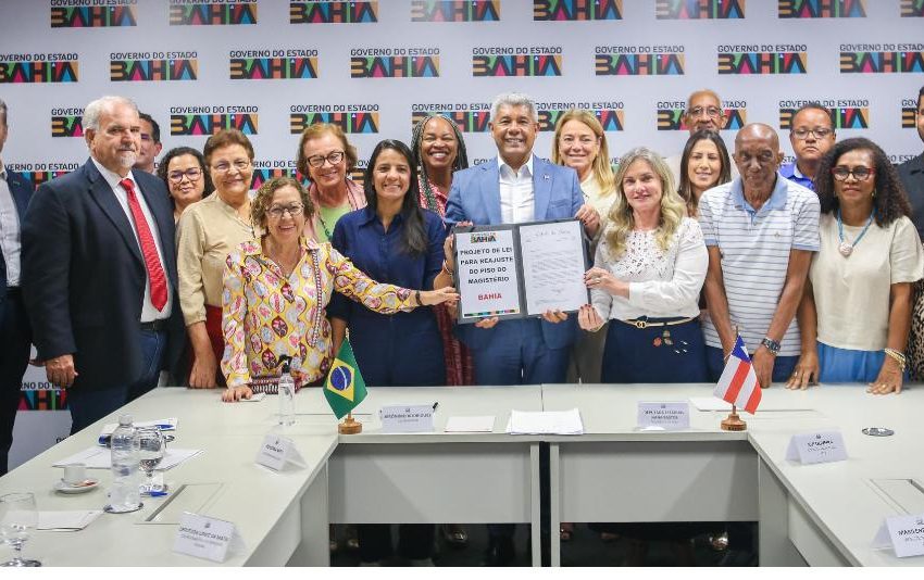  Ivana Bastos recebe PL que reajusta piso salarial dos professores em 5,4% retroativos a fevereiro