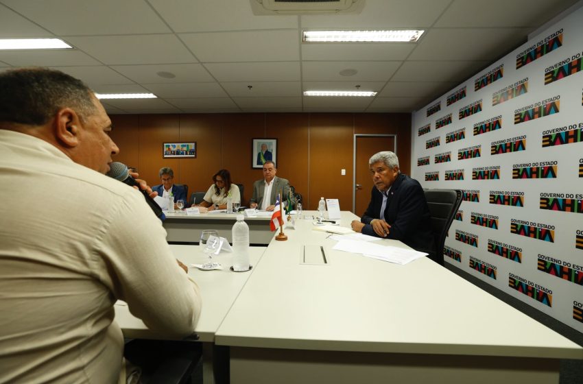  Governo entrega ambulância, veículo administrativo e equipamentos para fortalecer a saúde em Canudos