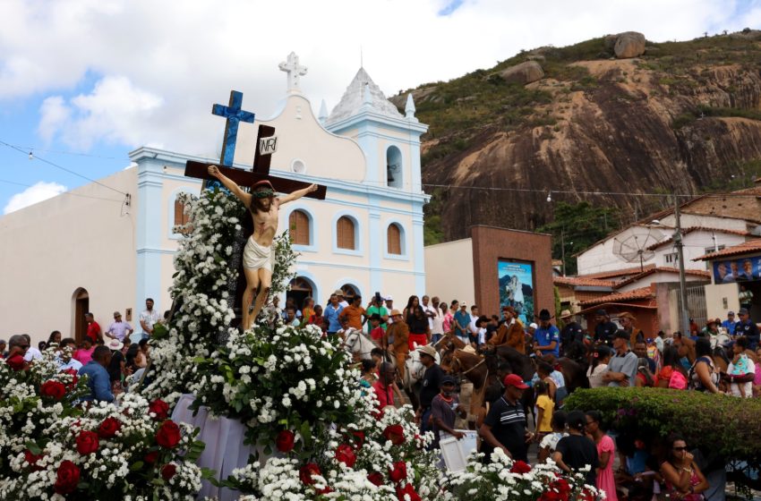  Em Milagres, Jerônimo Rodrigues une devoção, cultura e entregas para mobilidade e saúde
