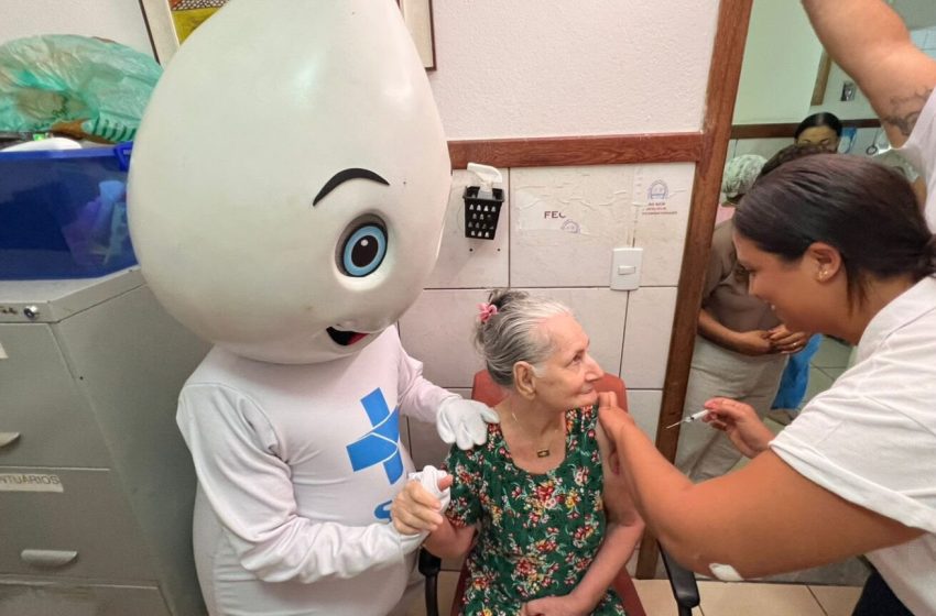  Salvador aplica 2,2 mil doses de imunizantes durante o Dia D de vacinação realizado neste sábado (30)