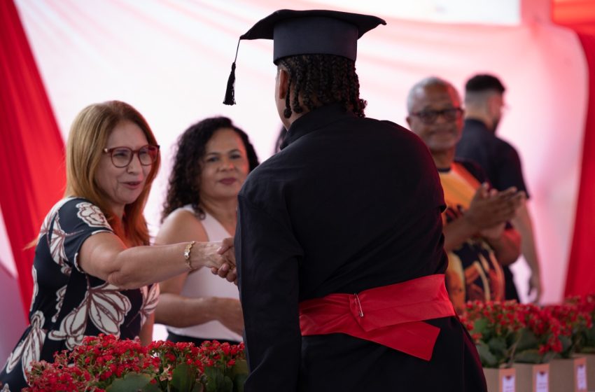  Governo da Bahia amplia gratificação para professores da socioeducação