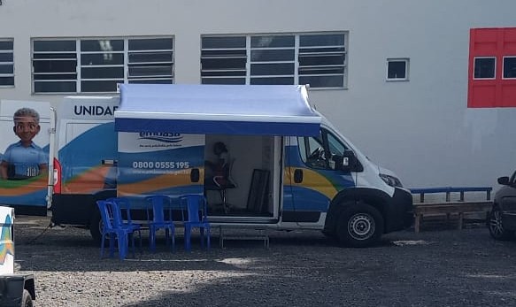Unidade móvel da Embasa atende moradores de Salvador e Santo Amaro