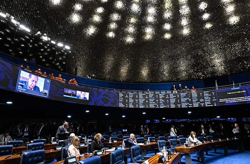 Senado aprova aumento de penas para crimes contra professores e médicos