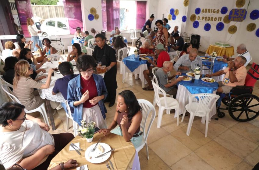  Abrigo Dom Pedro II celebra 139 anos com almoço especial para idosos
