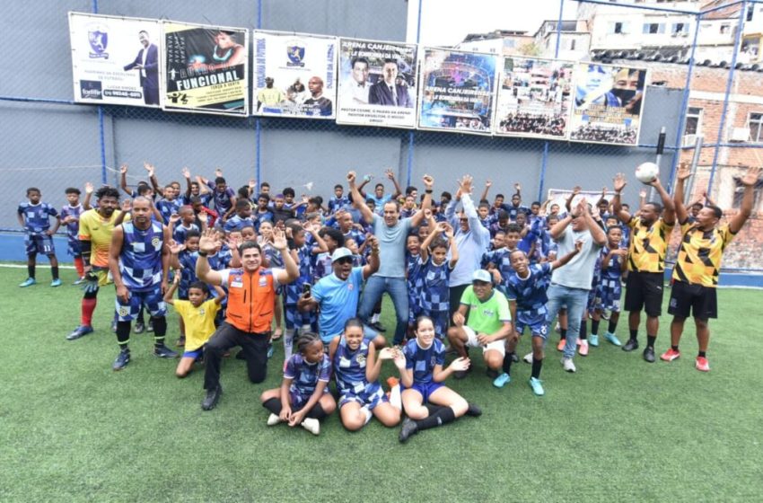 Prefeitura amplia acesso à prática esportiva na Federação após entrega de nova arena com grama sintética