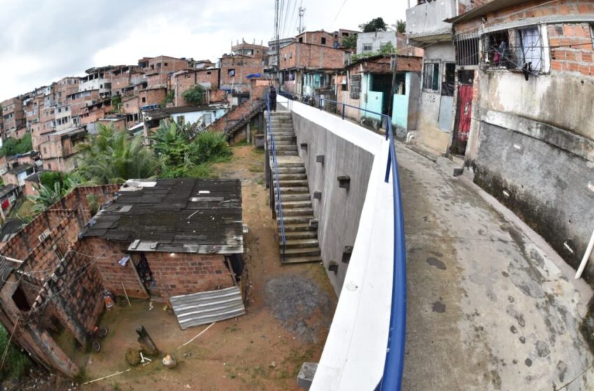  Prefeitura entrega pacote com 12 obras de contenção no Alto da Terezinha e chega a 607 encostas protegidas em Salvador