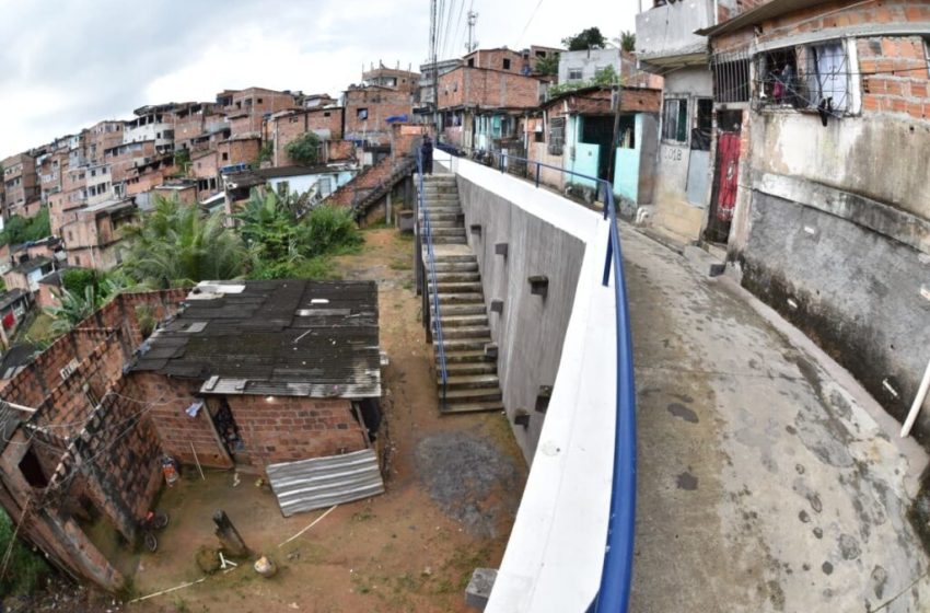  Entrega de contenção de encosta na comunidade do Mamede