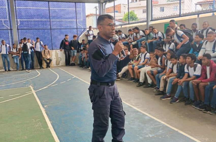 Guarda Municipal leva ação educativa sobre violência contra a mulher a escola municipal