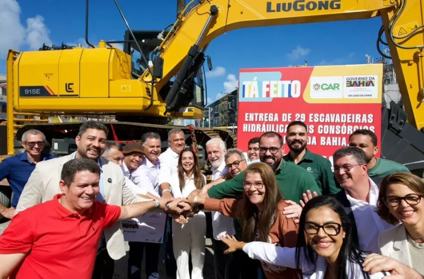 Wagner e Jerônimo anunciam pacote de R$ 6 bilhões para 165 municípios e entregam 29 escavadeiras via emenda parlamentar