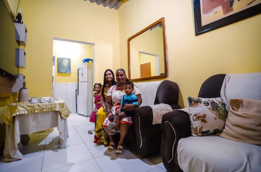  Morar Melhor entrega 100 casas reformadas em Paripe e chega a quase 2 mil imóveis beneficiados