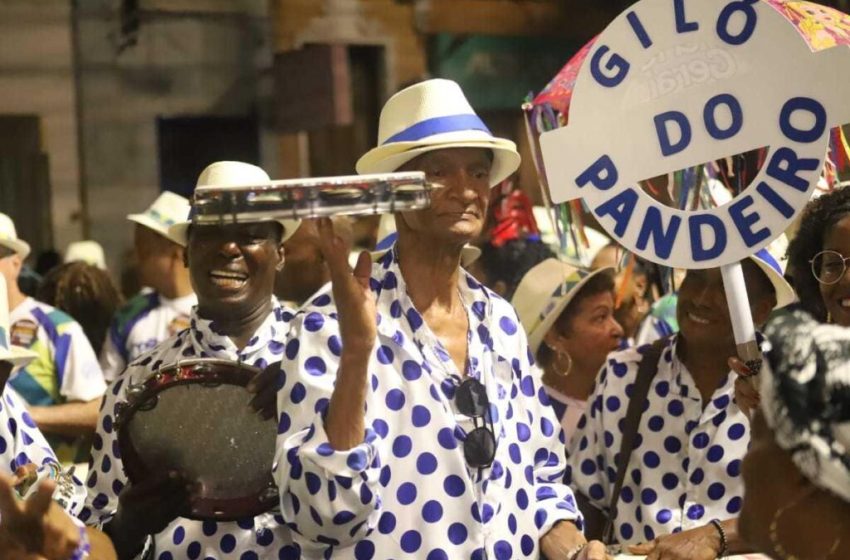  Professores e coordenadores da rede municipal participam de formação sobre Samba Junino