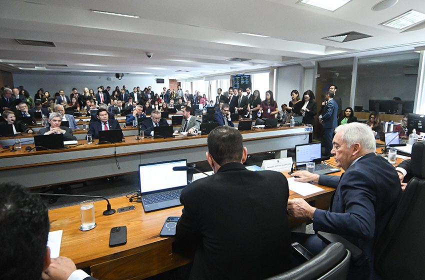  Pauta da CCJ reúne escala 6×1, segurança e regras de trânsito