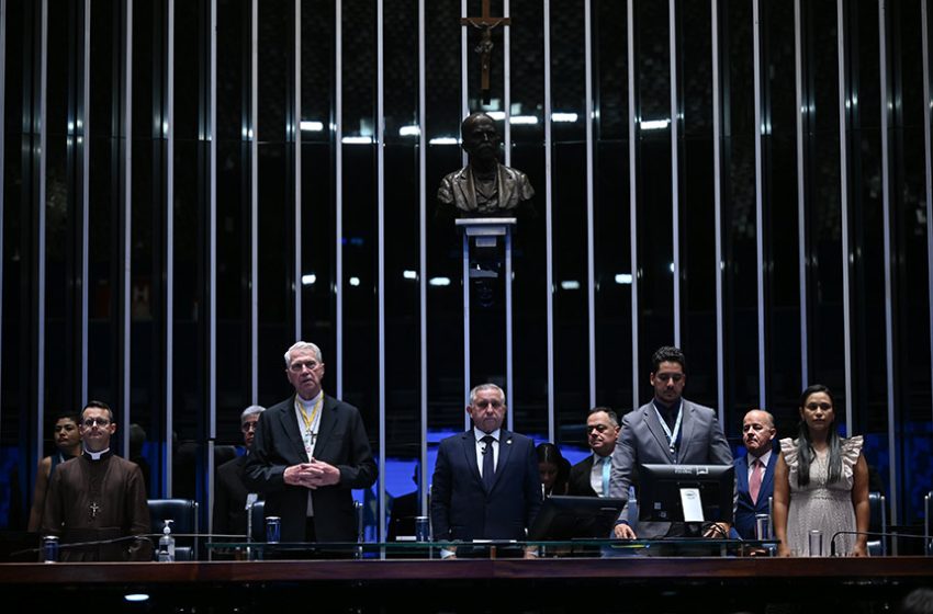  Sessão especial homenageia associação católica que evangeliza pela TV e internet